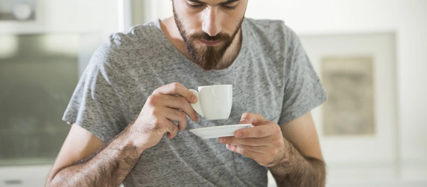 Αν νιώσετε αυτά τα συμπτώματα πρέπει να μειώσετε τον καφέ